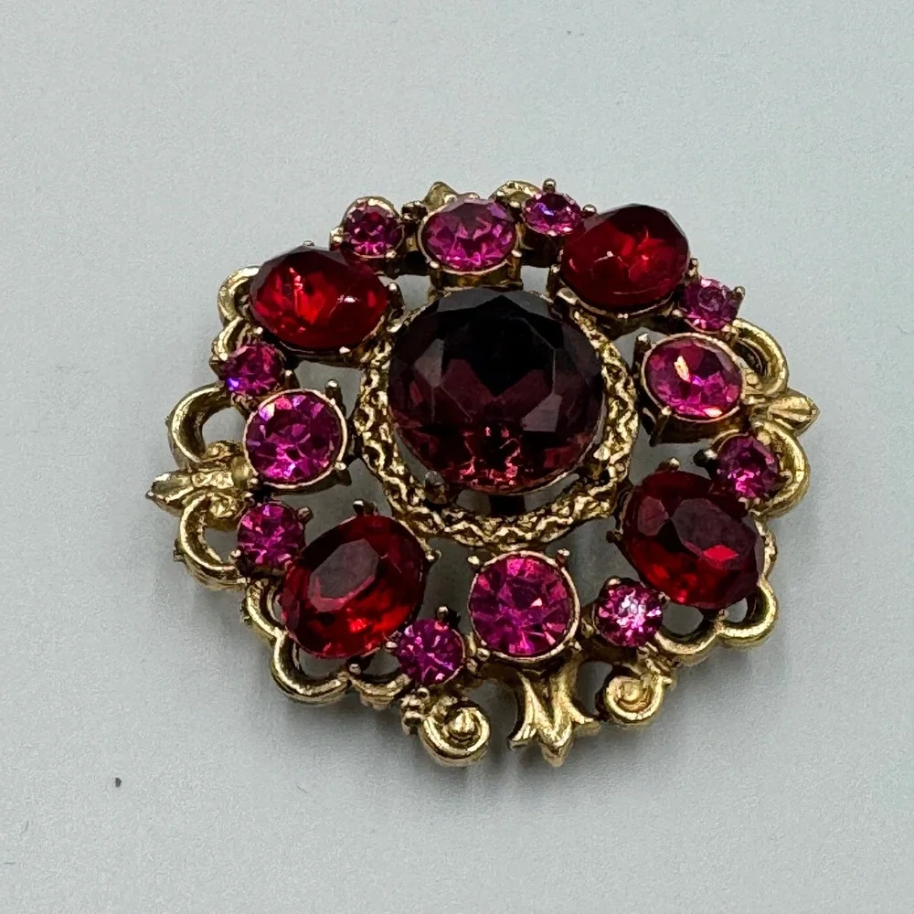 Vintage Gold Tone Pink Red Purple Rhinestone Cluster Brooch Pin 1.5 inches